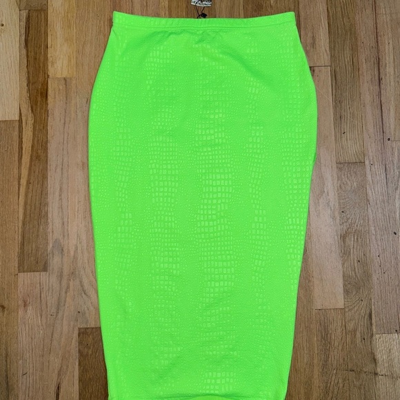 Boohoo Dresses & Skirts - Boohoo Green Ribbed Midi Pencil Skirt for Night Out